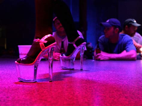 Striptease/Lapdance Find a prostitute Villanueva del Rio y Minas